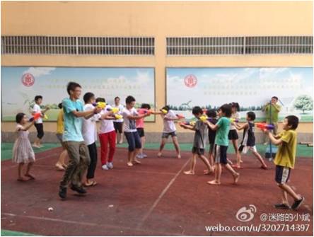 ���ݴ�W(xu��)�������� ���(hu��)��(sh��)�`�(du��)����7��7����20�Ձ��������о������������M(j��n)���P(gu��n)ע���˃�ͯ�Ĺ�����(d��ng)������?y��u)����˃�ͯ�ṩ���������|(zh��)�ϵ�֧����һ�����(du��)�T�o���˃�ͯ��ˇ�g(sh��)���w�����Ļ����n������һ�����(du��)�T�tȥ��ٍ�X�������˃�ُͯ(g��u)�I�������Ʒ�͌W(xu��)��(x��)��Ʒ���D�顰�������(du��)�T�c���˃�ͯ�������e�С���ˮ��(ji��)�����F(xi��n)��(ch��ng)�gЦ�Z(y��)��һƬ�g�v��