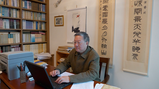 南京大學(xué)人文社會科學(xué)資深教授莫礪鋒。受訪者供圖
